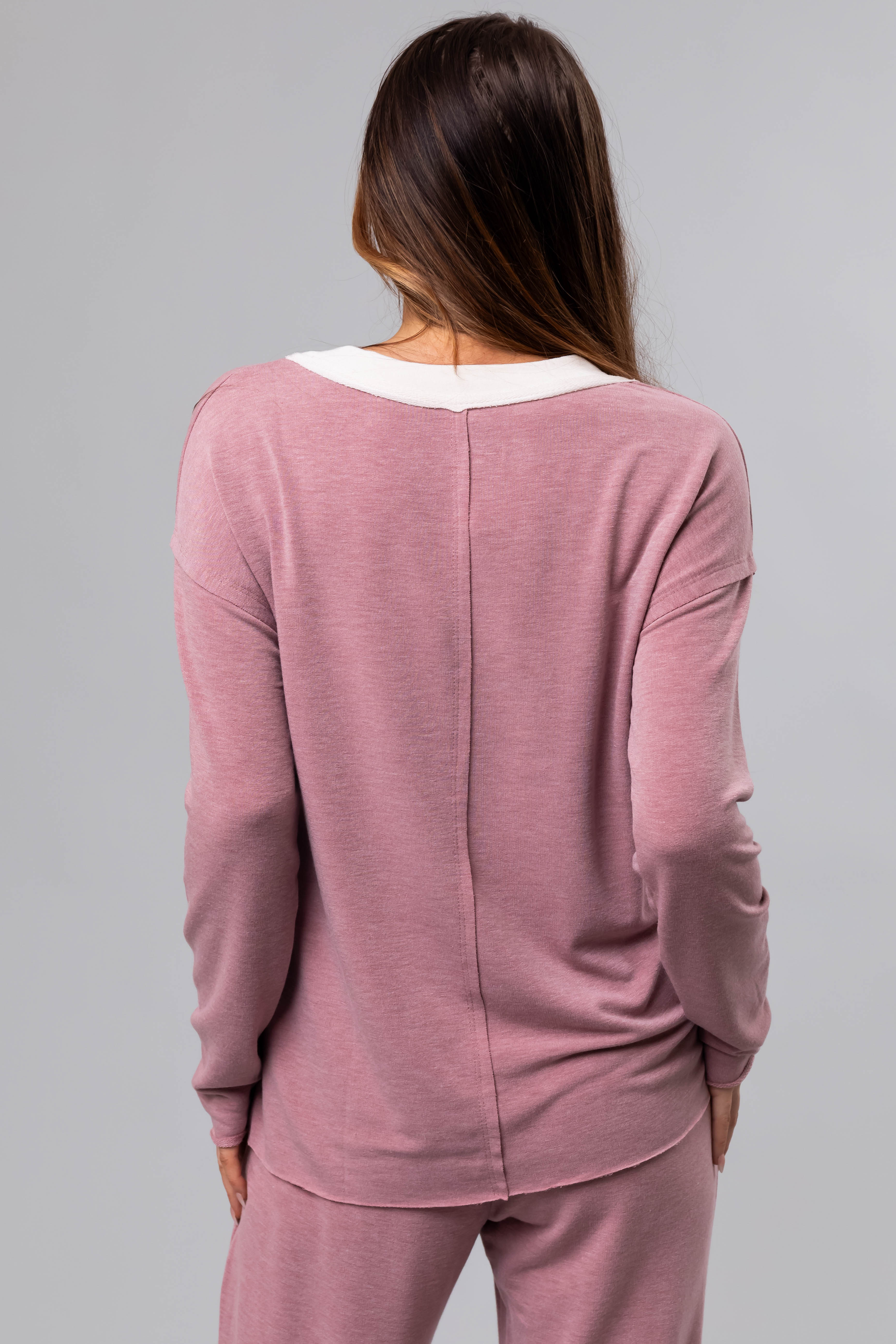 Heathered Rose Contrast V Neck Knit Top