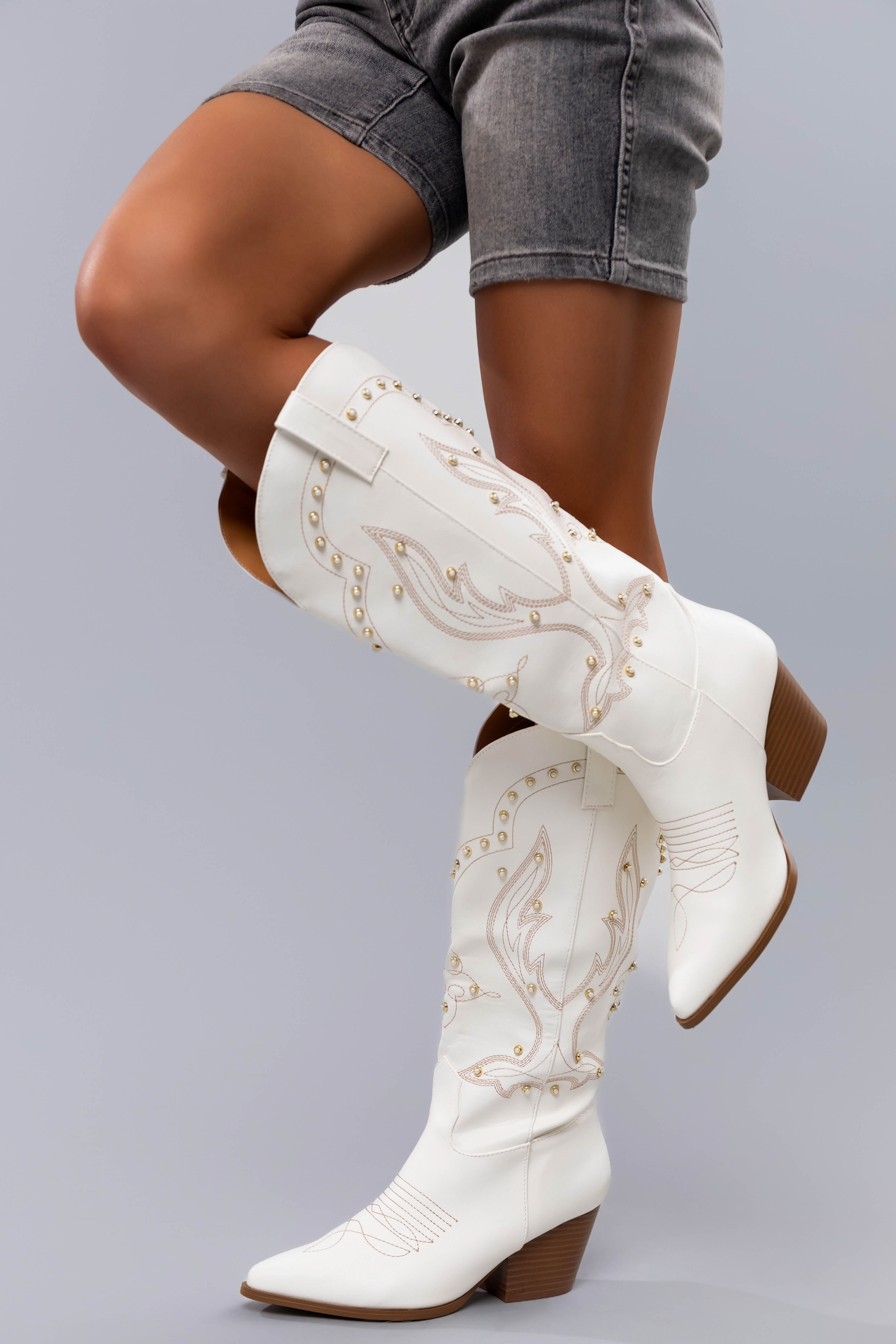 Embroidered clearance heeled boots