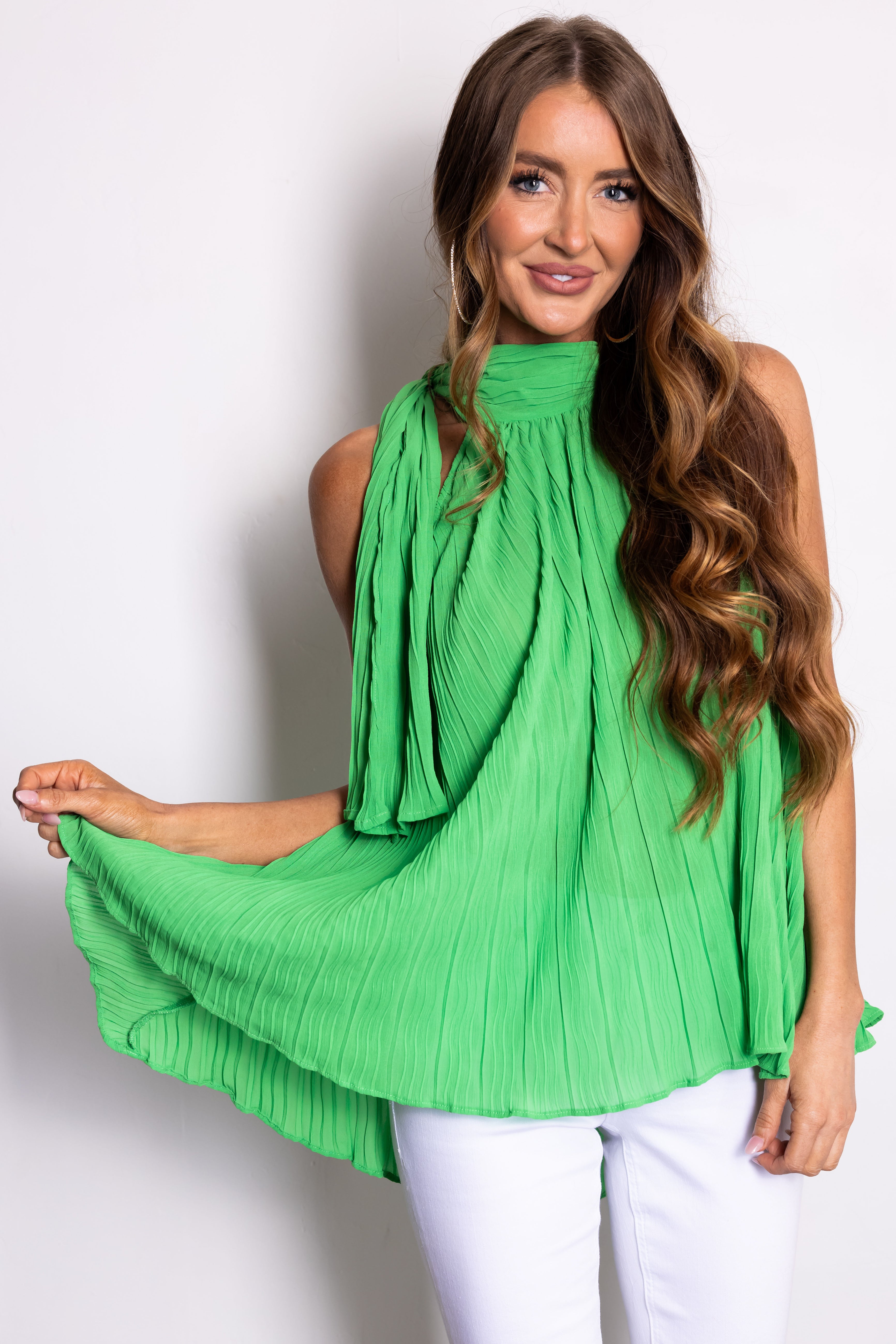 Kiwi Sleeveless Neck Tie Pleated Blouse