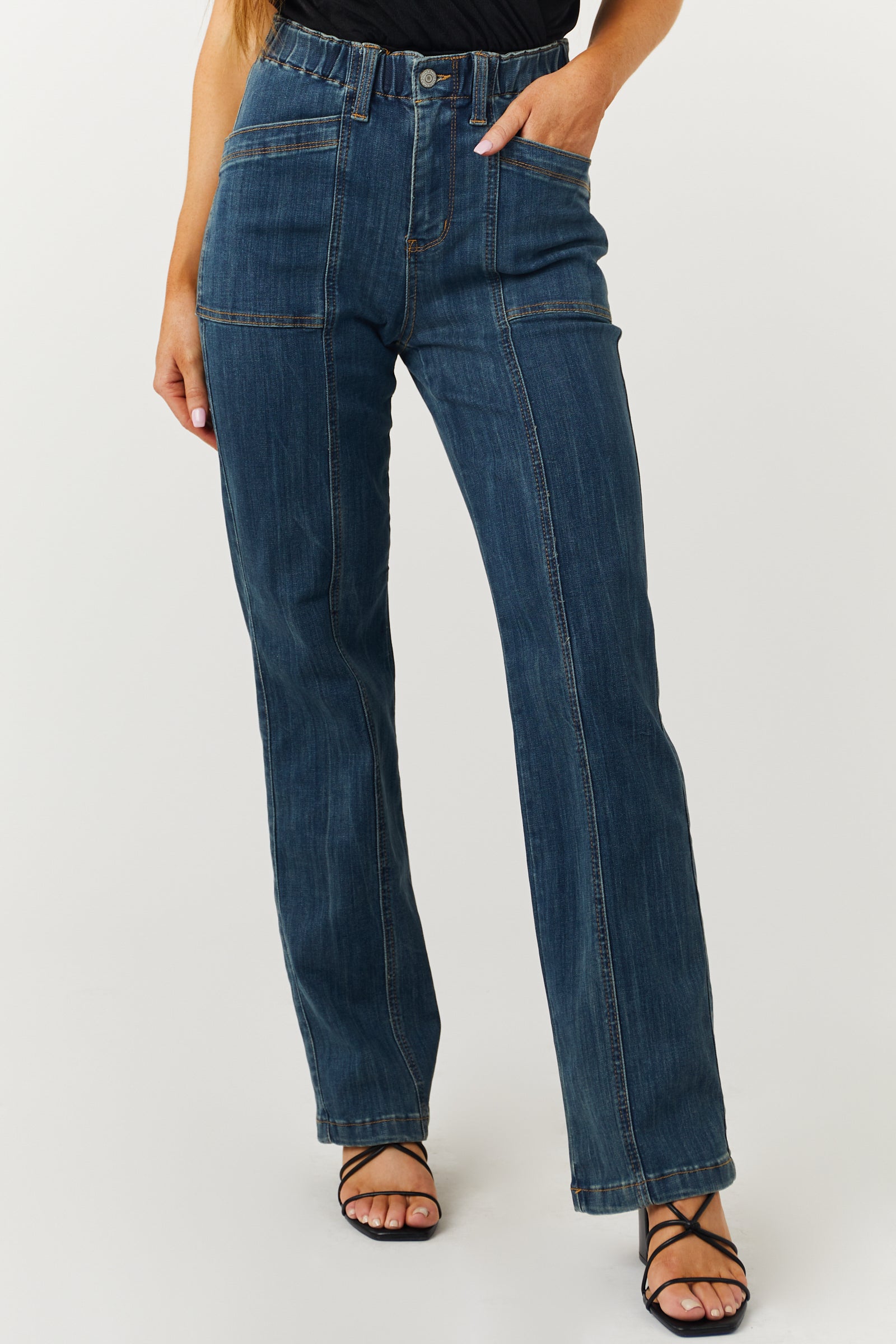 Vintage outlet street style straight jeans in medium wash blue