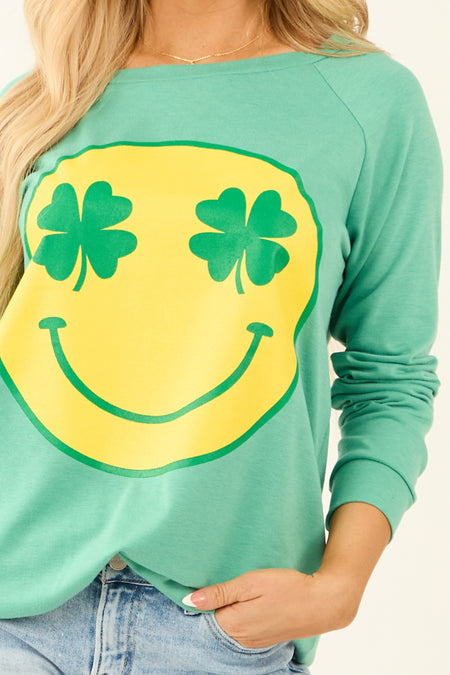 Seafoam Clover Smiley Graphic Pullover