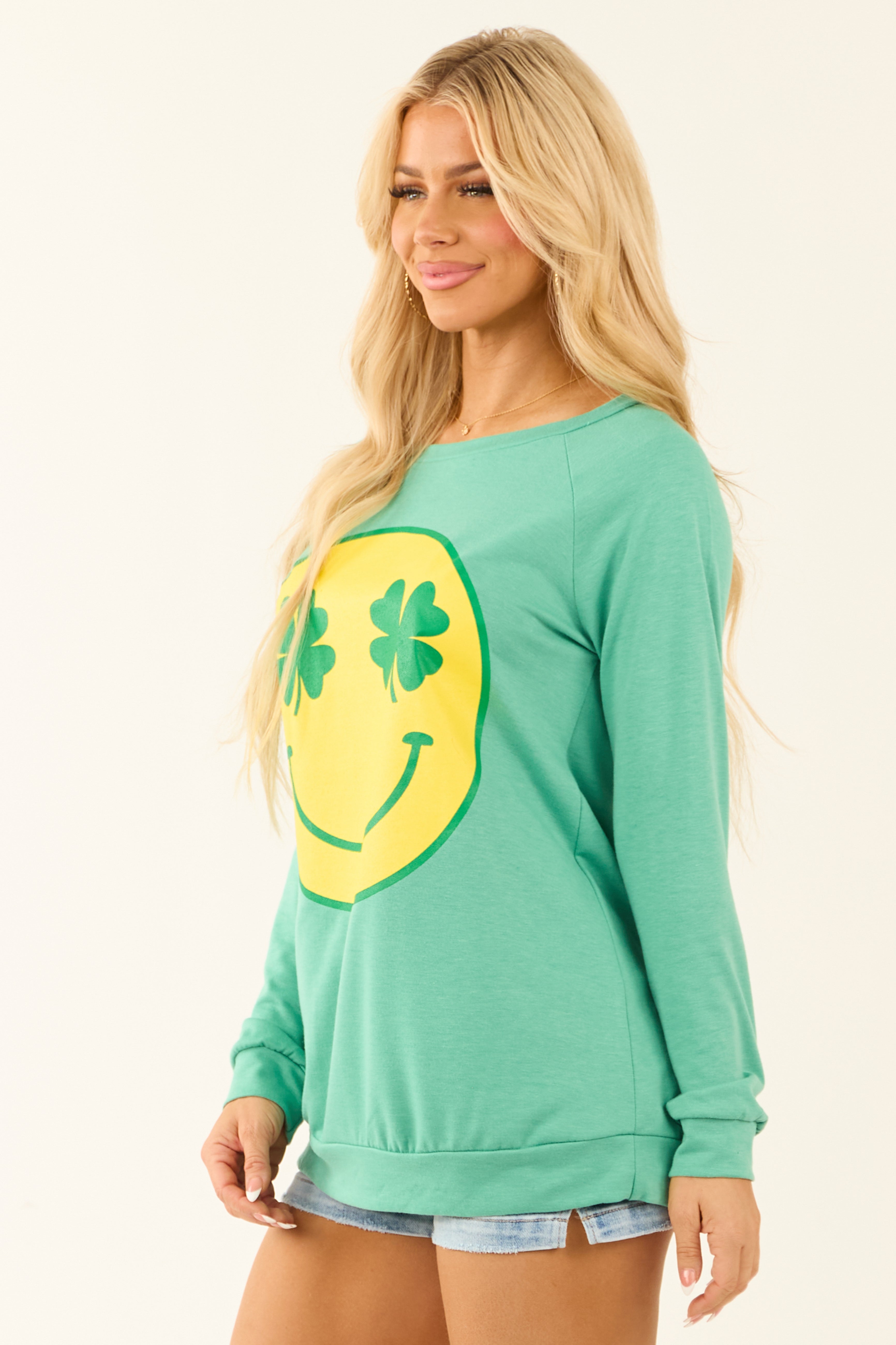 Seafoam Clover Smiley Graphic Pullover