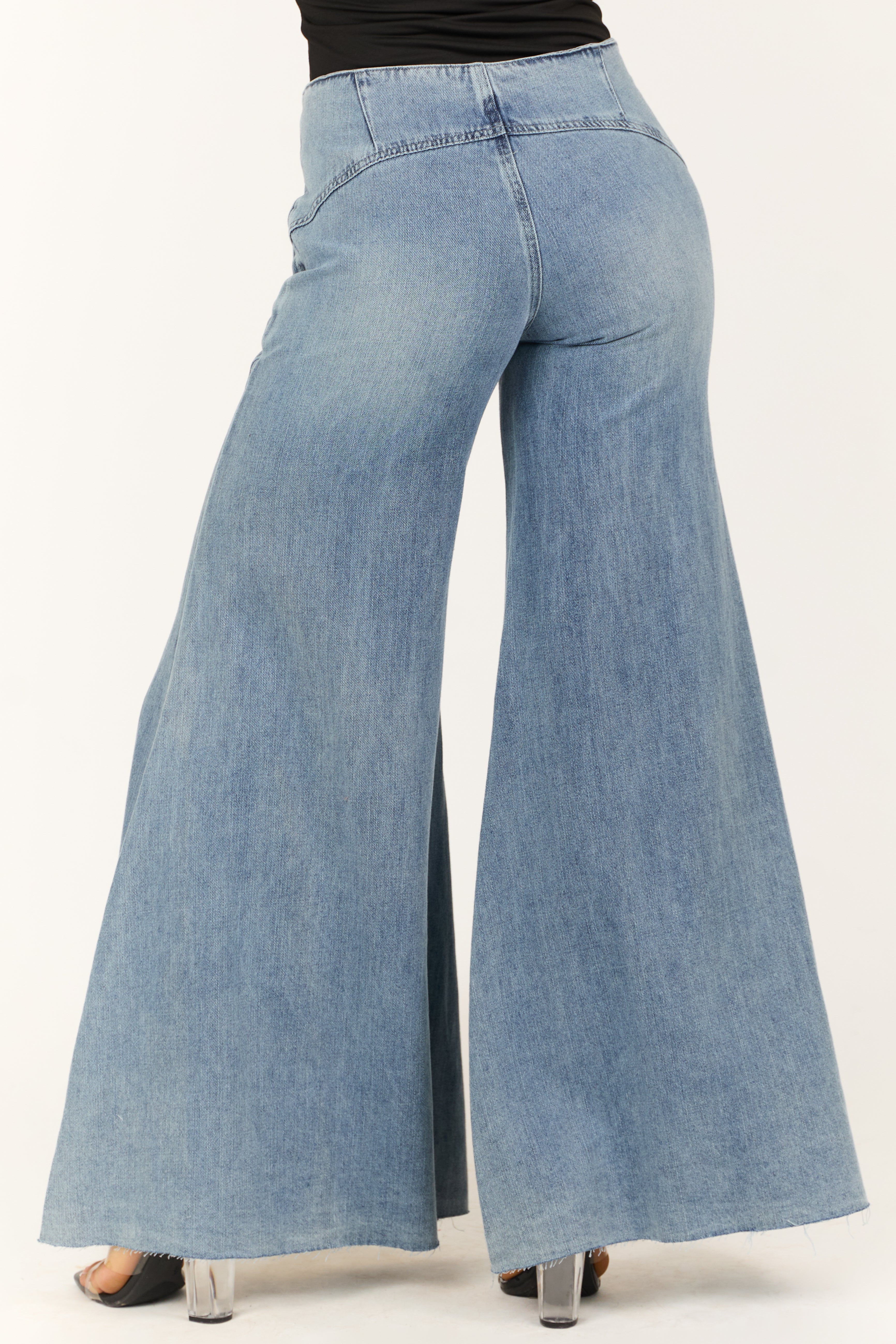 Signature 8 Medium Wash Super Wide Flare Jeans