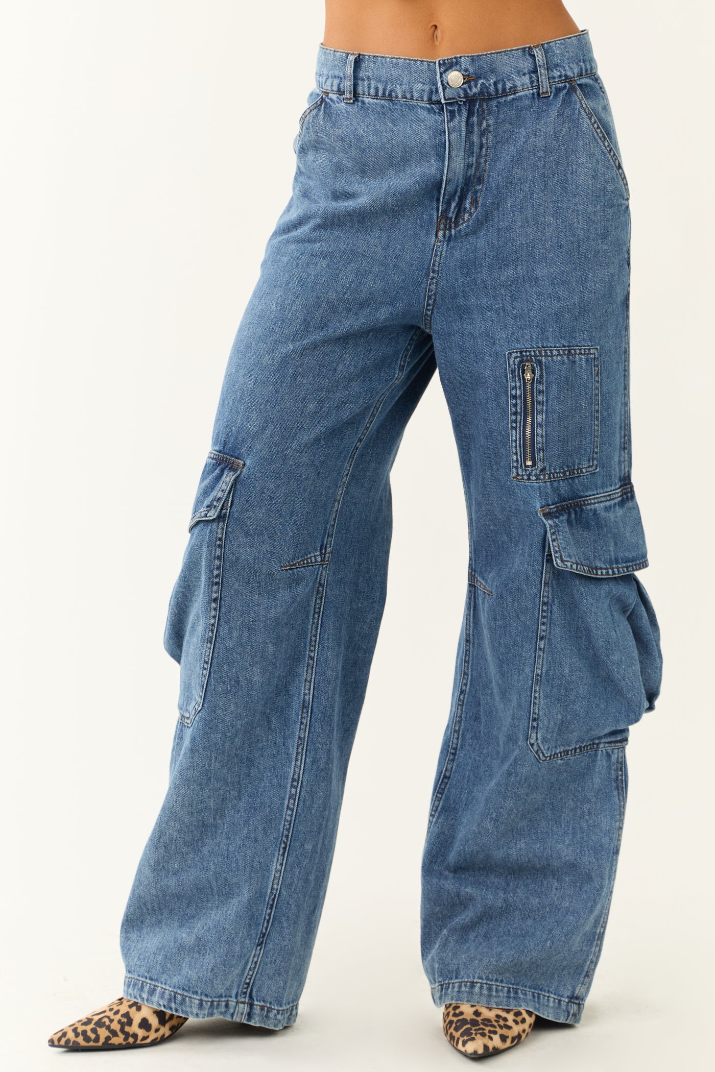 Signature8 Medium Wash Wide Leg Cargo Jeans