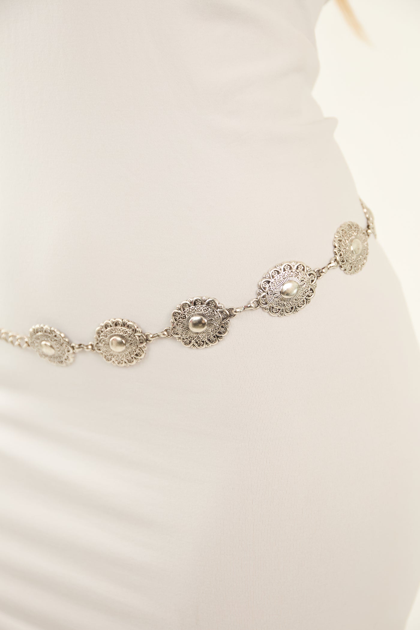 Silver Metallic Ornate Oval Disc Chain Belt