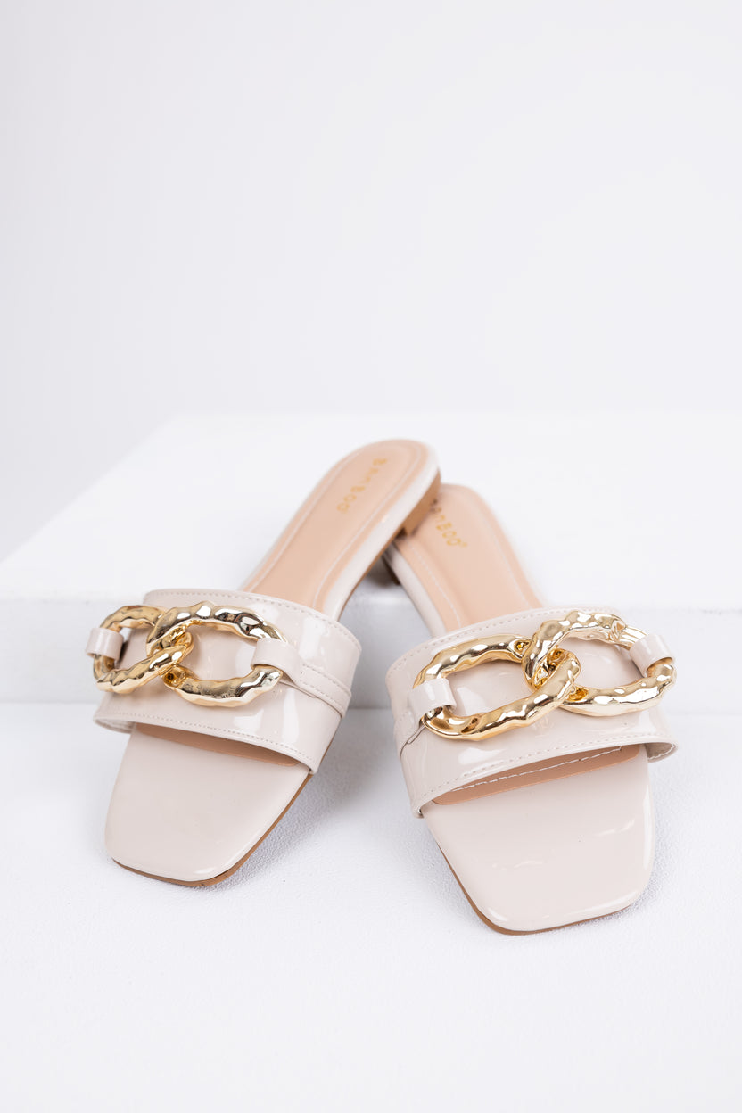 Vanilla Patent Leather Link Chain Flat Sandals